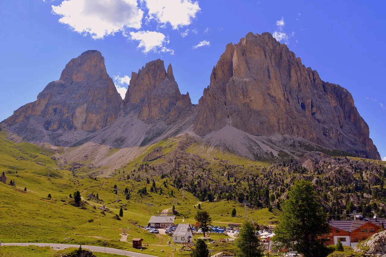 What to see in the Dolomites What to see in the Dolomites on bike