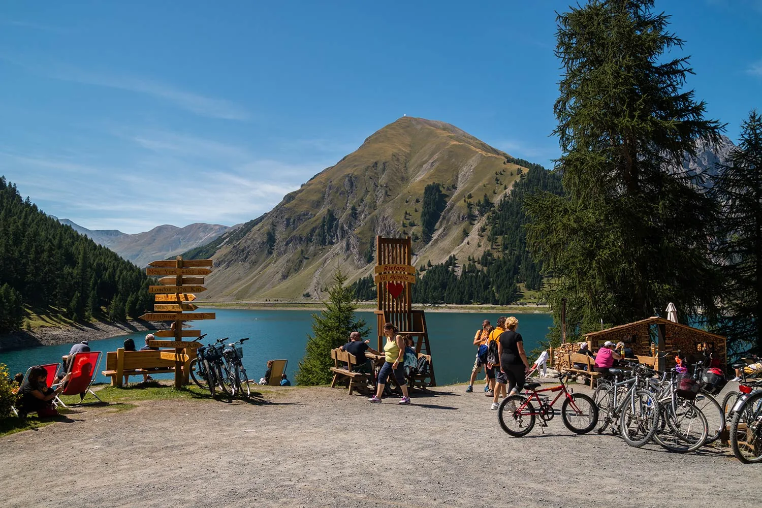 Scoprire la Valtellina in bici, la guida ai percorsi più emozionanti